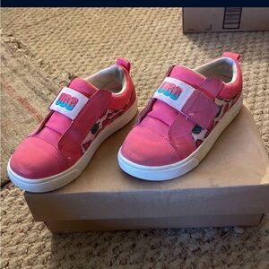 Ugg girl shoes